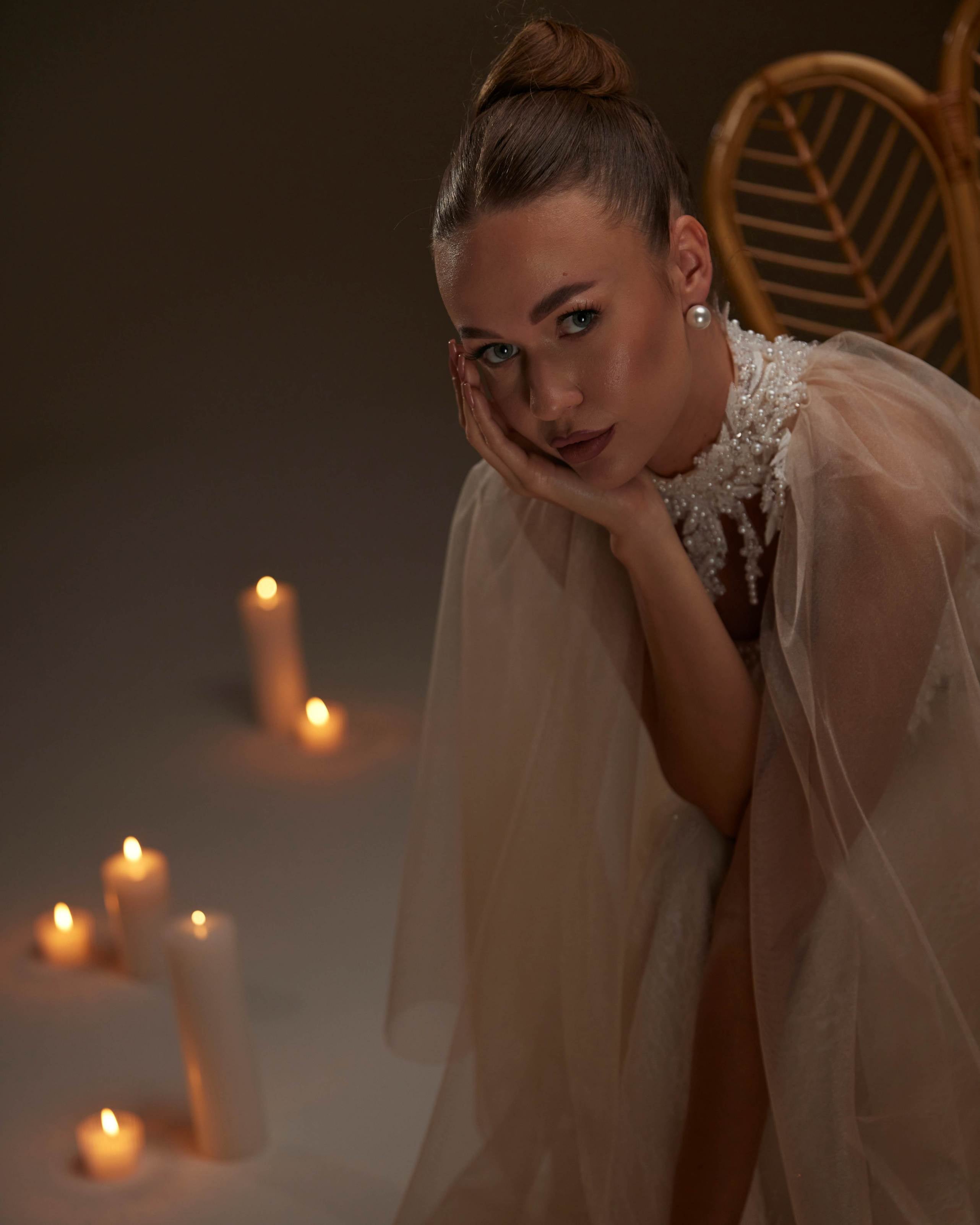 Transparan Pelerinli İşlemeli Gelinlik — Couture Cape Detaylı