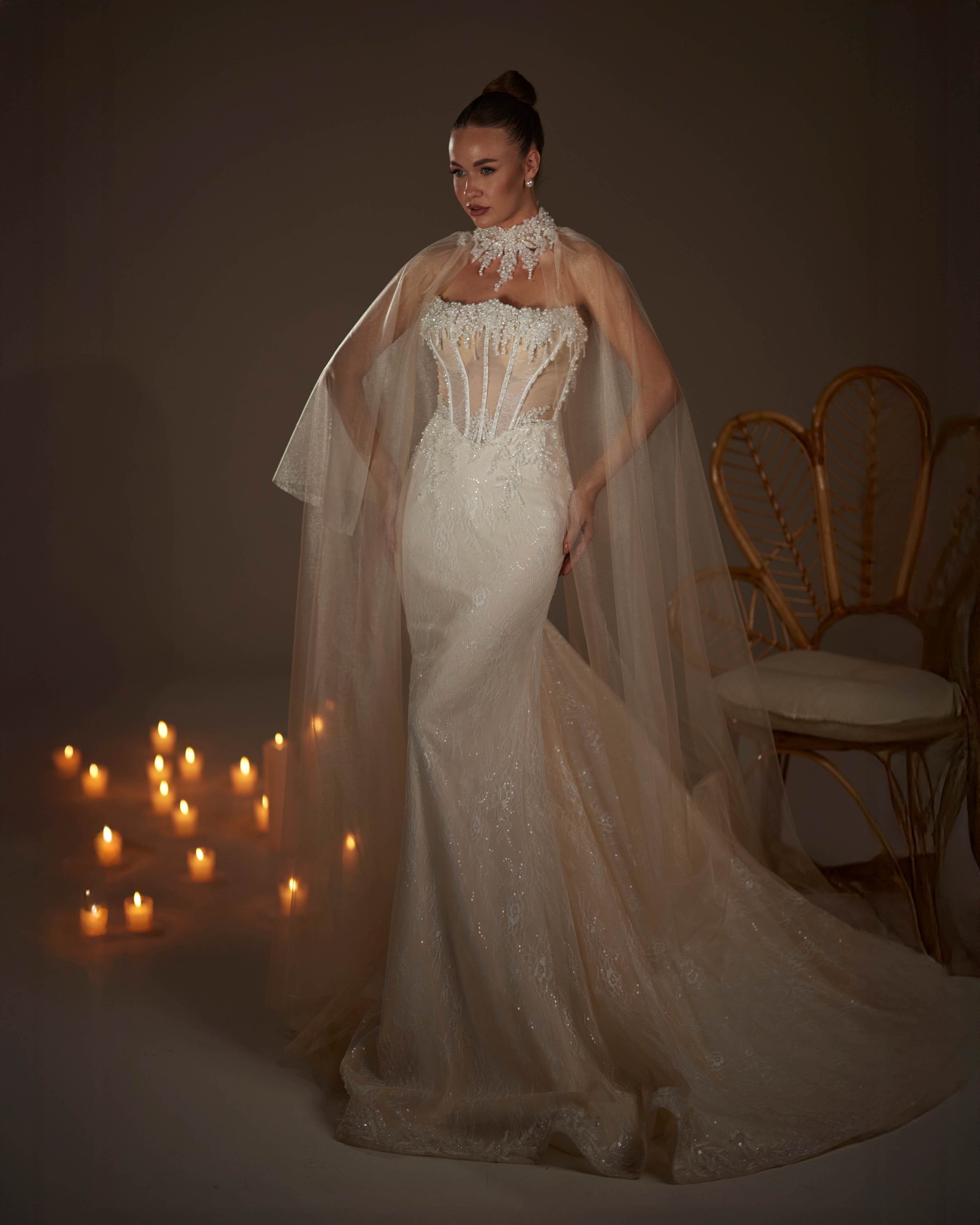 Transparan Pelerinli İşlemeli Gelinlik — Couture Cape Detaylı