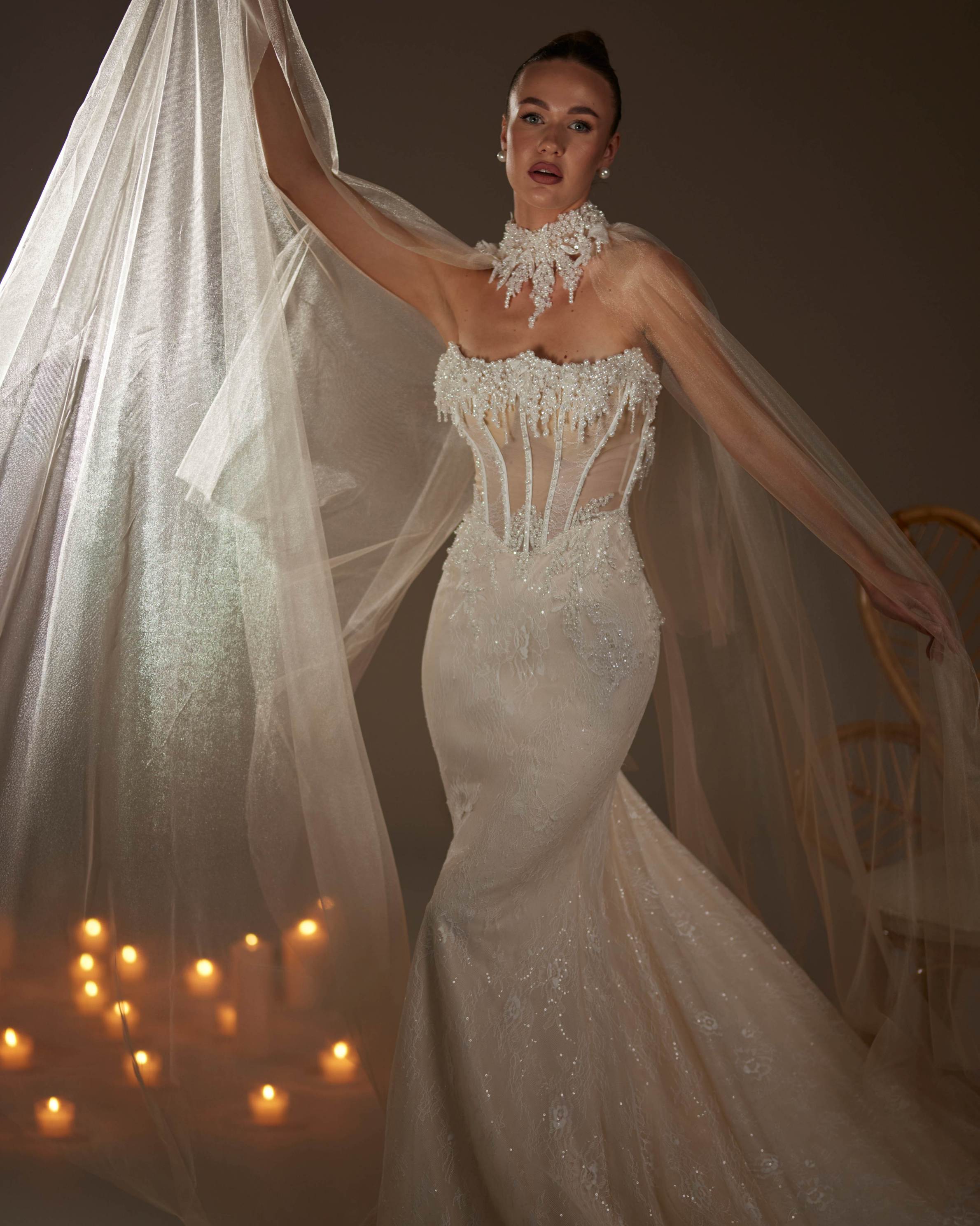 Transparan Pelerinli İşlemeli Gelinlik — Couture Cape Detaylı