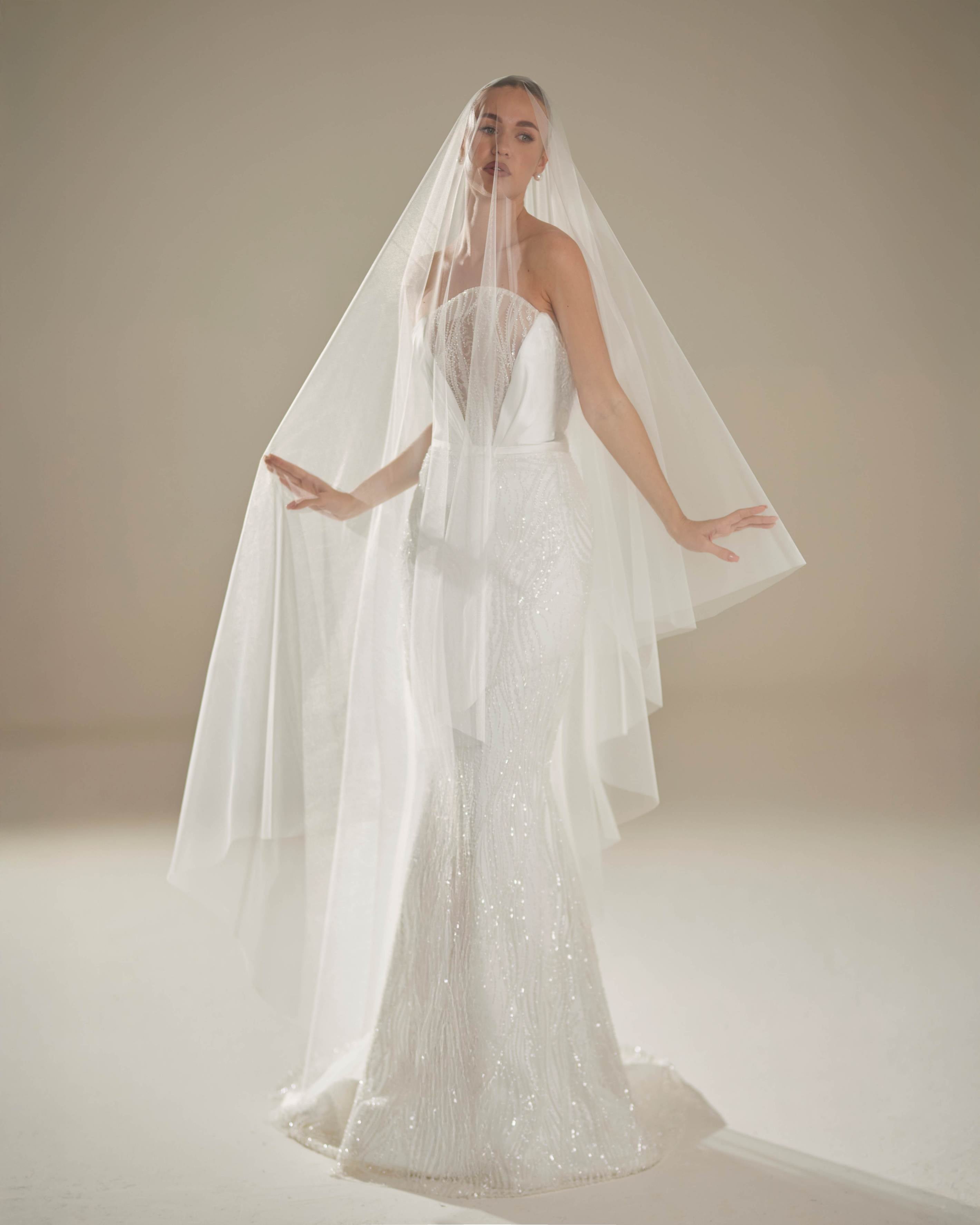 Straplez Balık Gelinlik — Saten Drape ve Payet İşlemeli Etek